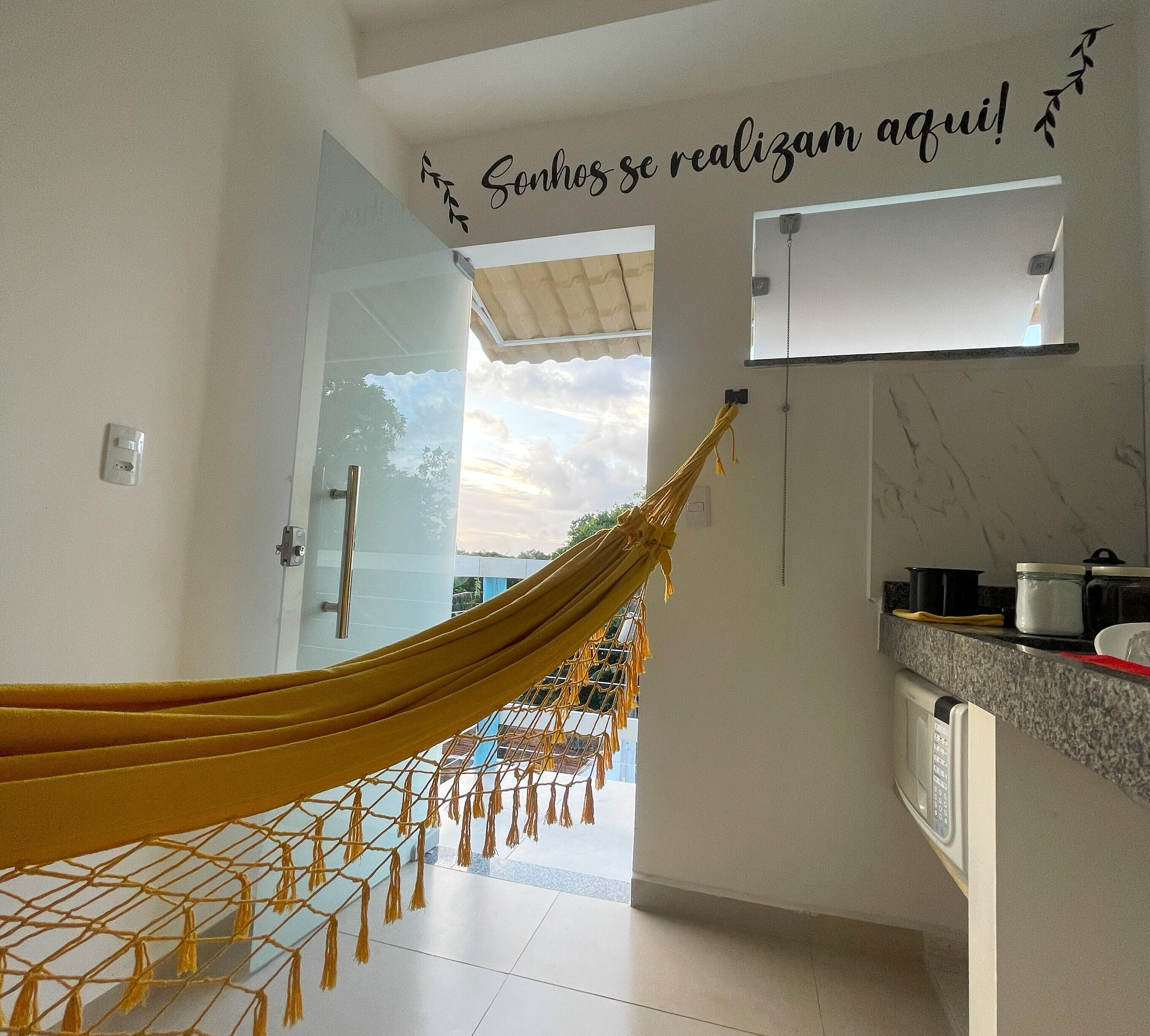 Habitación familiar | Cocina privada | Refrigerador con congelador, microondas, parrilla de estufa y tostadora 