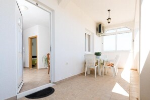 Interior - Apartment in Seget Vranjica with Seaview, Balcony, Air condition, WIFI (5142-1) (Seget Vranjica)