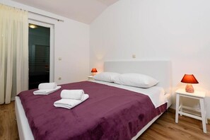 1 quarto, Wi-Fi de cortesia, roupa de cama