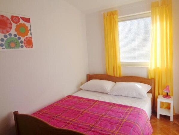 Free WiFi, bed sheets, wheelchair access