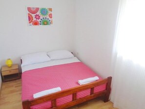 2 bedrooms, free WiFi, bed sheets, wheelchair access