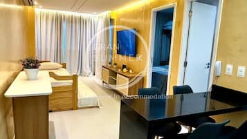 Deluxe Apartment | Egyptian cotton sheets, premium bedding, free WiFi