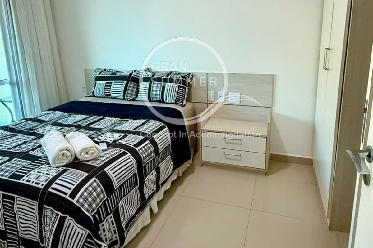 3 bedrooms, Egyptian cotton sheets, premium bedding, free WiFi