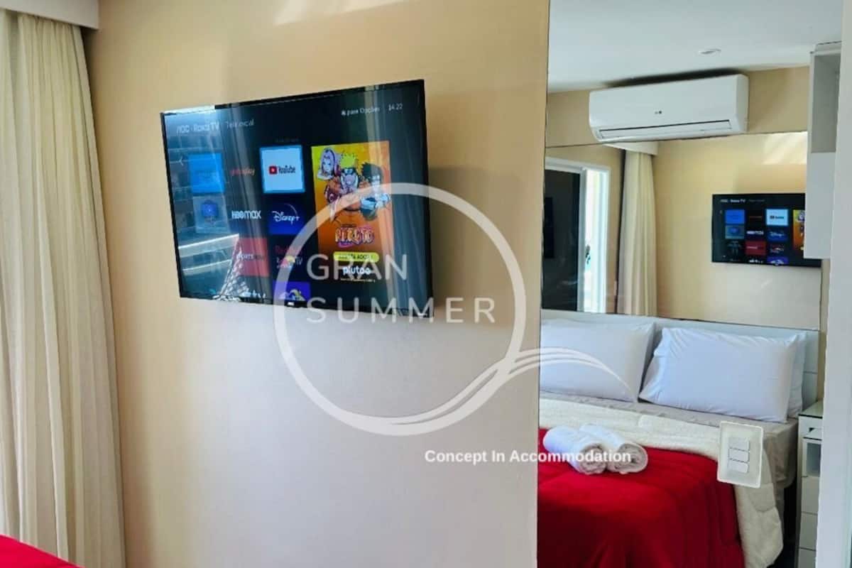 Deluxe Apartment | Egyptian cotton sheets, premium bedding, free WiFi