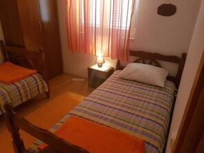 2 bedrooms, free WiFi, bed sheets, wheelchair access