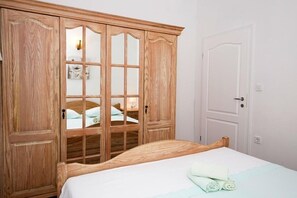 1 bedroom, free WiFi, bed sheets