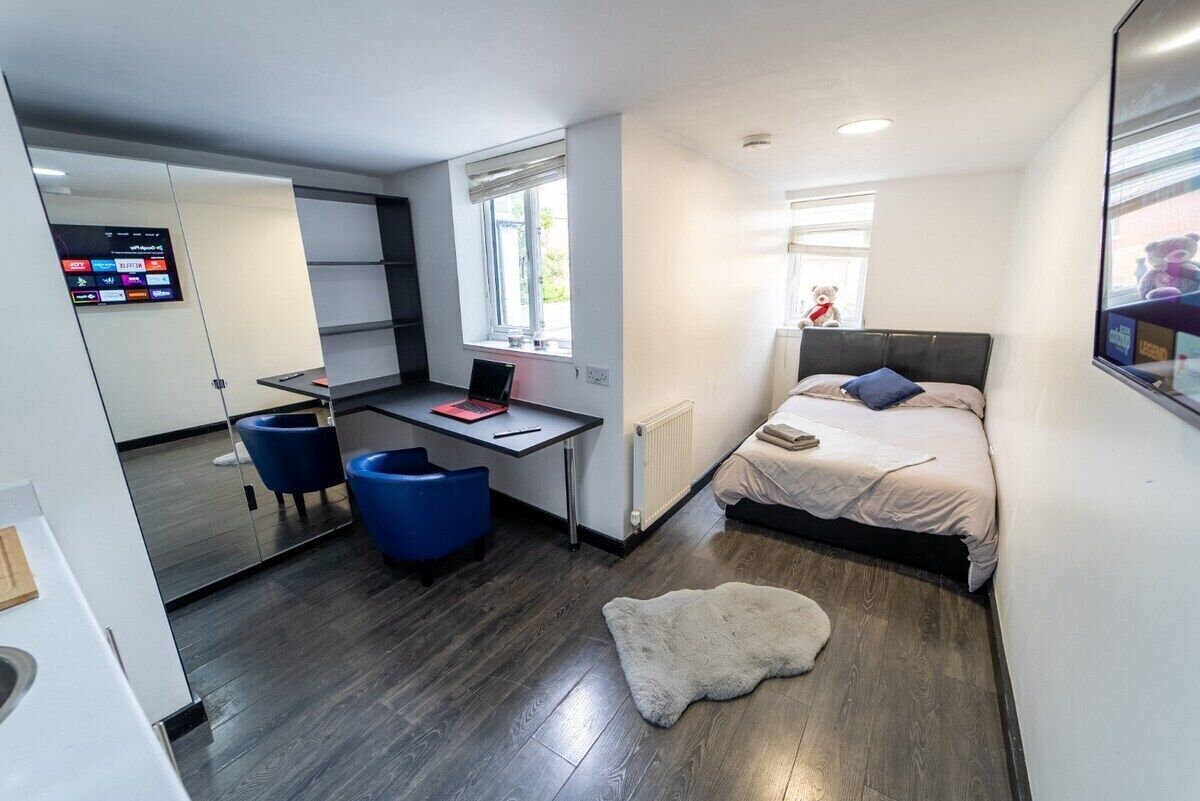 Studio close to Selly Oak train station and UOB!
