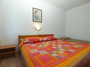 2 bedrooms, free WiFi, bed sheets, wheelchair access - Apartment in Pula with Terrace, Air condition, WIFI, Washing machine (633-6) (Pula)