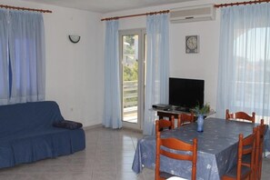 TV - Apartment in Ražanj with Seaview, Terrace, Air condition, WIFI (5150-1) (Ražanj)