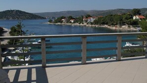 A coastal view with a marina, boats, and houses along the shoreline. - Apartment in Ražanj with Seaview, Terrace, Air condition, WIFI (5150-1) (Ražanj)