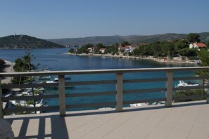 Property grounds - Apartment in Ražanj with Seaview, Terrace, Air condition, WIFI (5150-1) (Ražanj)