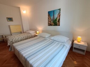 2 bedrooms, free WiFi, bed sheets, wheelchair access