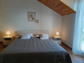 3 bedrooms, free WiFi, bed sheets