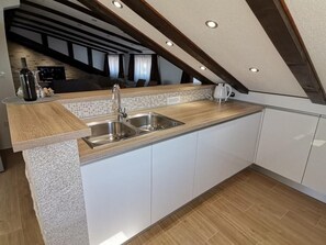 Fridge, oven, stovetop, dishwasher