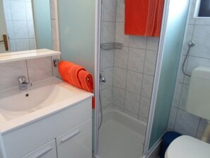 Shower, towels