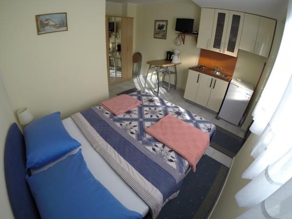 Free WiFi, bed sheets, wheelchair access