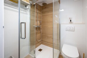 Shower, hair dryer, towels - Studio apartment in Mastrinka with Loggia, Air condition, WIFI (5159-2) (Mastrinka)