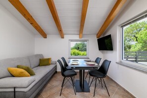 Dining - Apartment in Medulin with Terrace, Air condition, WIFI, Washing machine (5158-1) (Medulin)