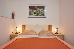 Free WiFi, bed sheets, wheelchair access