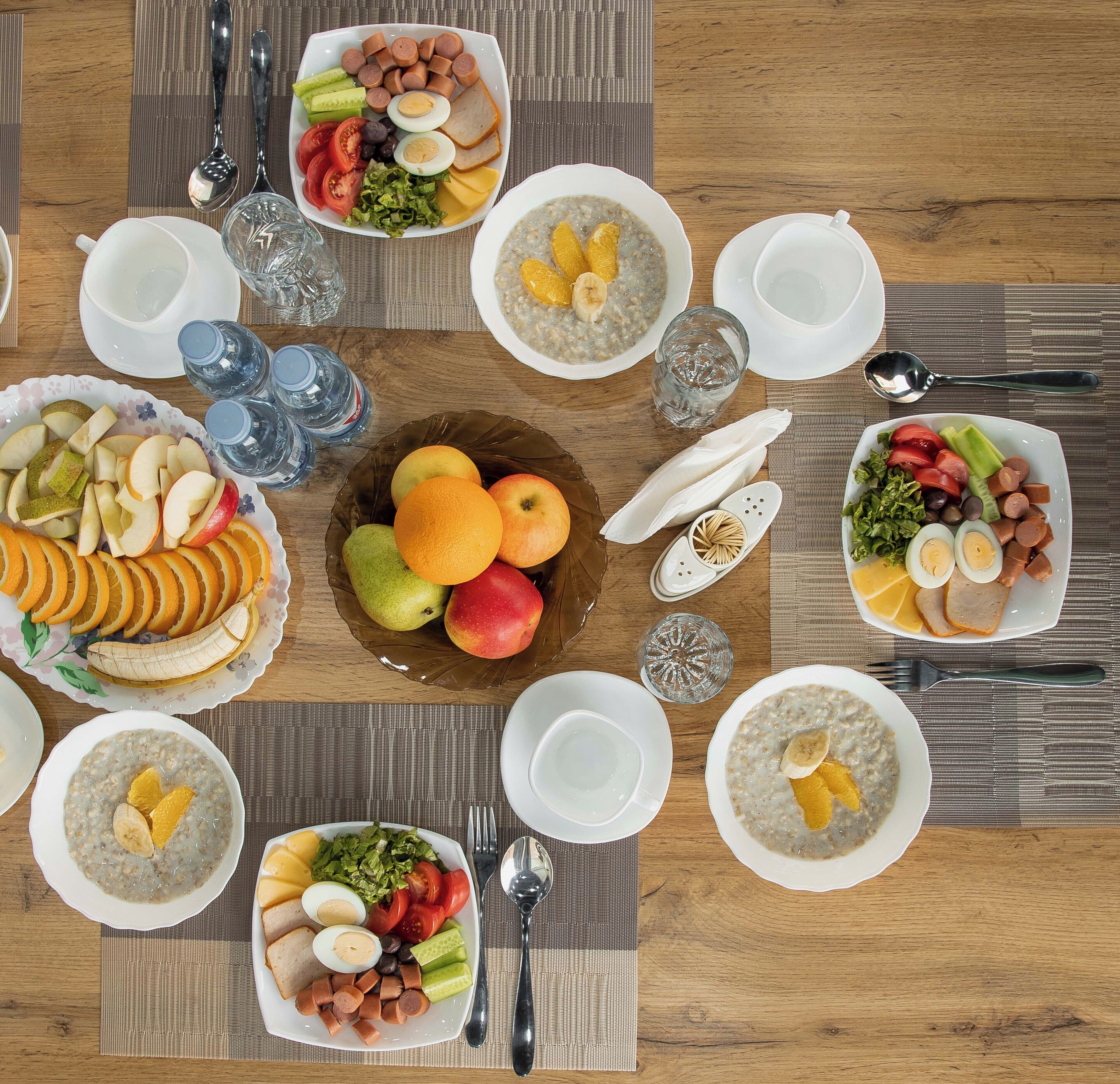 فطور أوروبي يوميًا بتكلفة قدرها (4 USD للشخص)