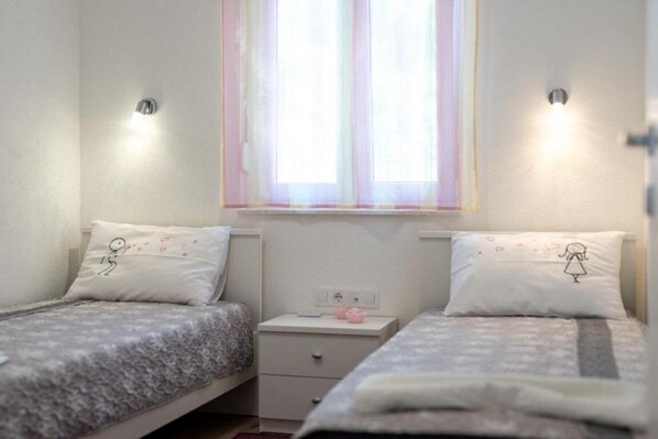 2 habitaciones, wifi gratis y ropa de cama