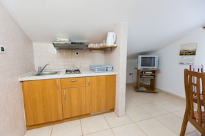 Refrigerador, placa de cocina, lavavajillas, cafetera/tetera