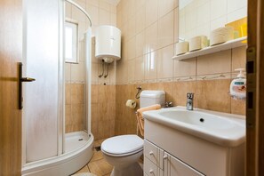 Douche, serviettes fournies