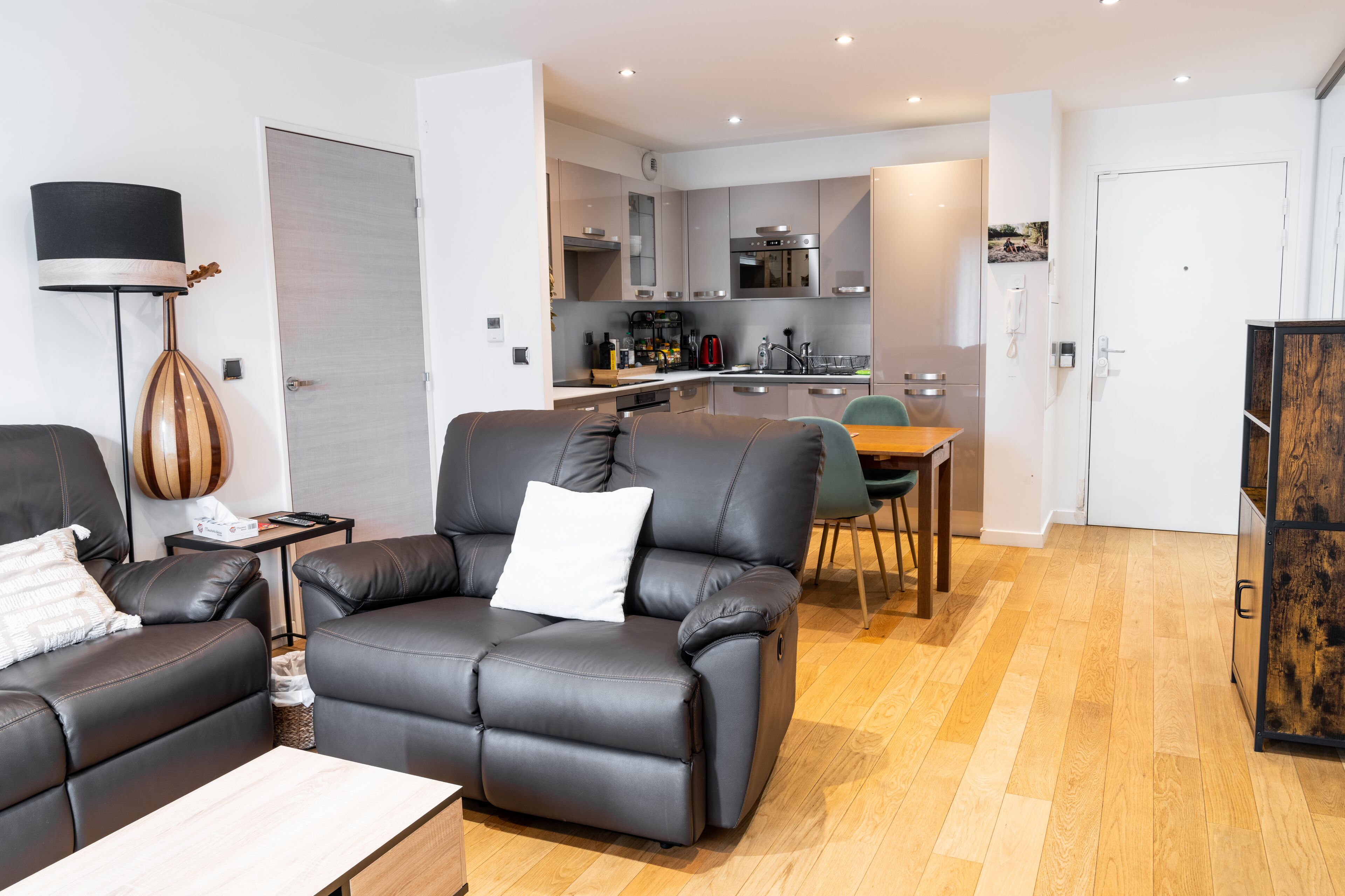 Convenient 2-bedroom apartment near subway