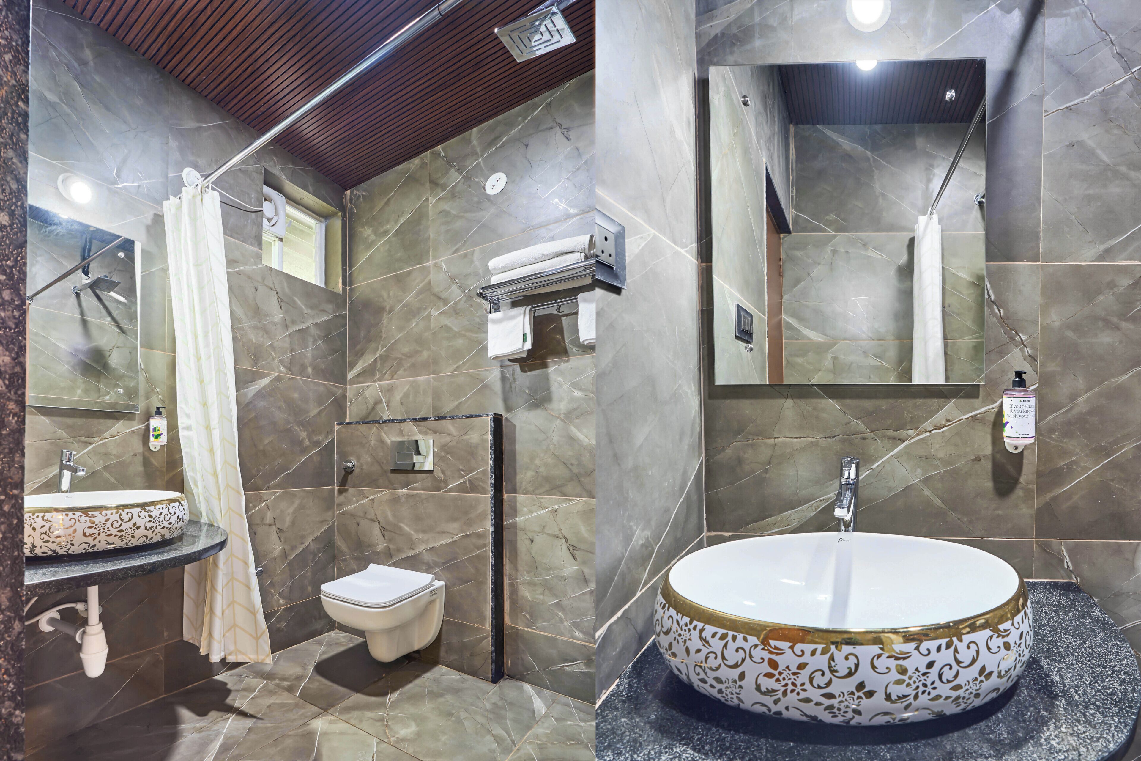 Deluxe Double Room | Bathroom | Free toiletries, towels, soap, shampoo