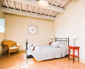 2 chambres, fer et planche à repasser, Wi-Fi gratuit, draps fournis