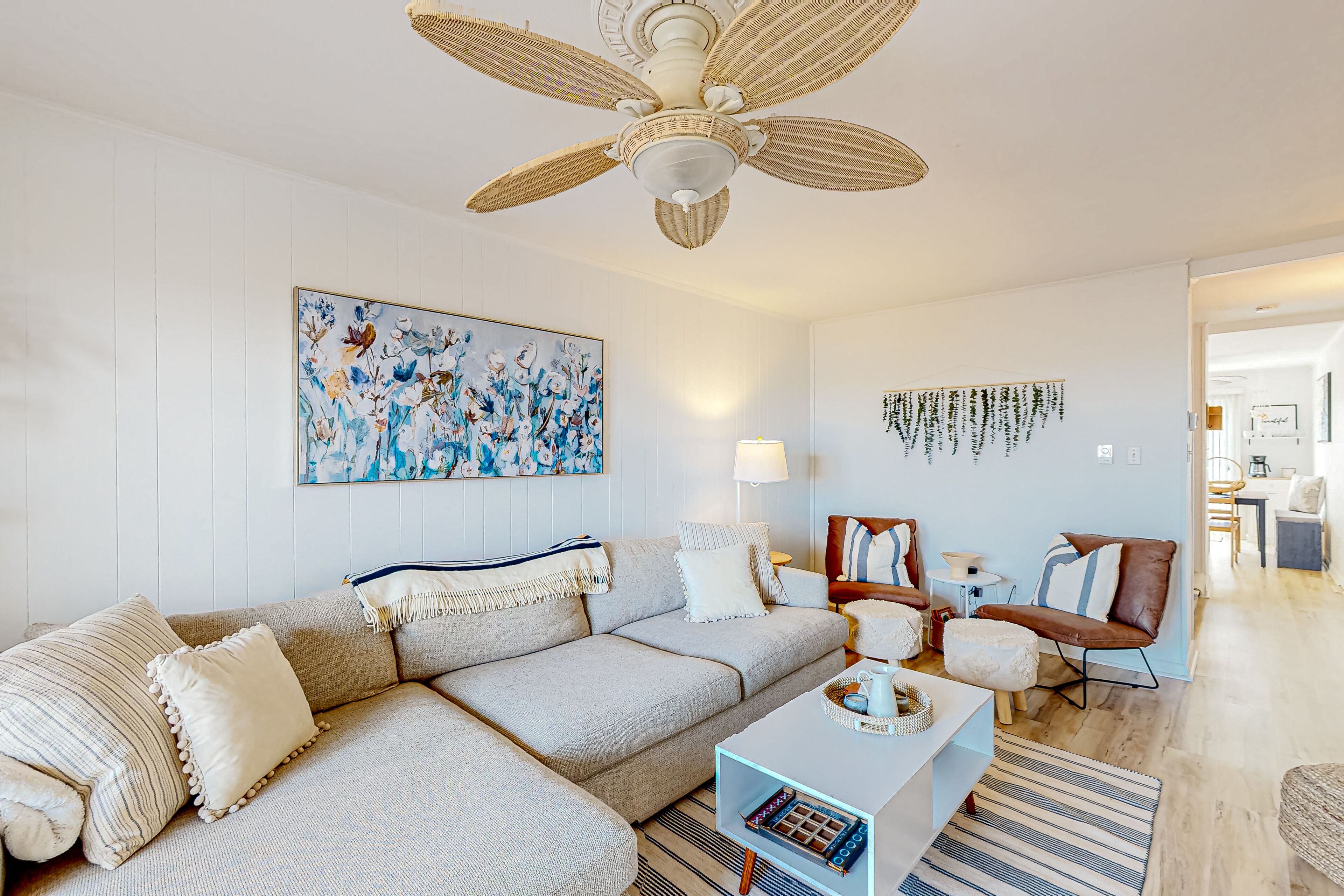 Breezy bay view townhome with dock, boat slip, kitchen, W/D, balcony, & grill