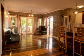 Smart TV - Belle Etoile - Nutmeg Apartment (2 Bedrooms) (Soufriere)