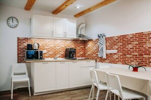 Private kitchen - Kali Host Apartment Sara (Târgu Mureș)