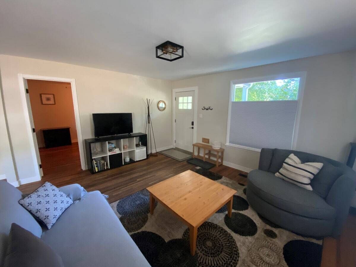 Bonnie Wine Bungalow - Cute and Convenient!