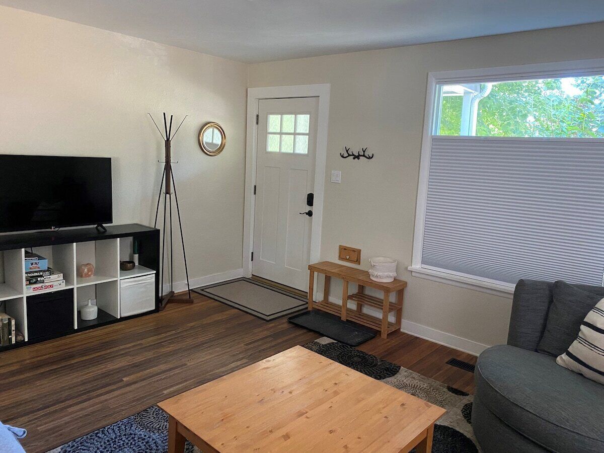 Bonnie Wine Bungalow - Cute and Convenient!