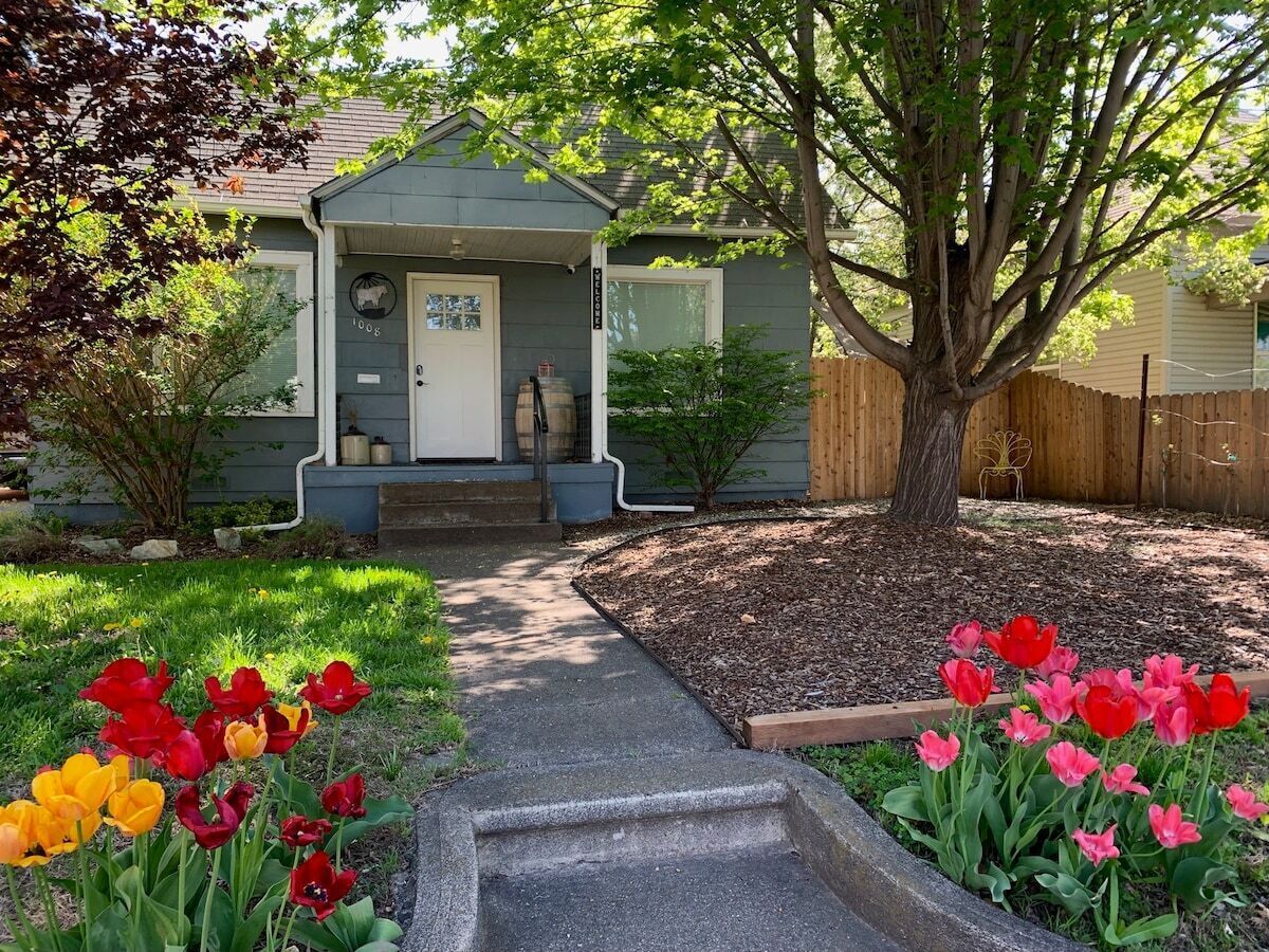 Bonnie Wine Bungalow - Cute and Convenient!