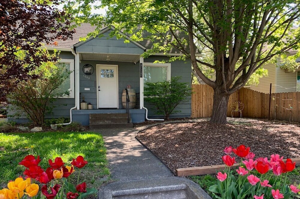 Bonnie Wine Bungalow - Cute and Convenient!