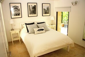 5 bedrooms, in-room safe, desk, iron/ironing board - Luxury Mas (5 bedrooms) with heated swimming pool in an idyllic garden (Carpentras)