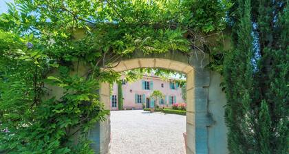 Mas 4 étoiles - (5 ch) de luxe avec piscine chauffée dans un jardin idyllique