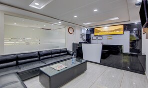 Reception - Treebo Down Town, Dalhousie (Dalhousie)