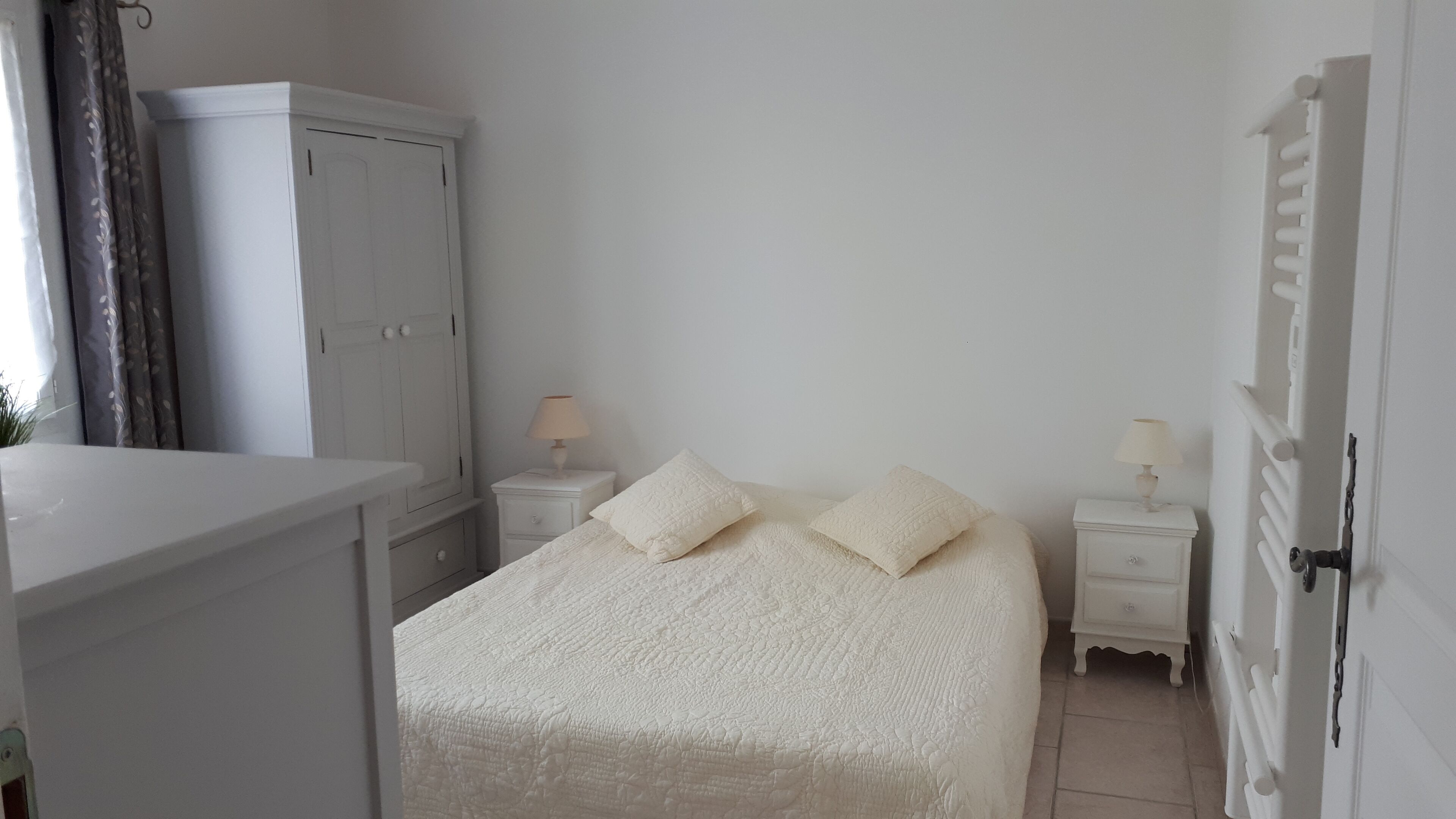 Mignon appartement, avec Jacuzzi et Jardin privés