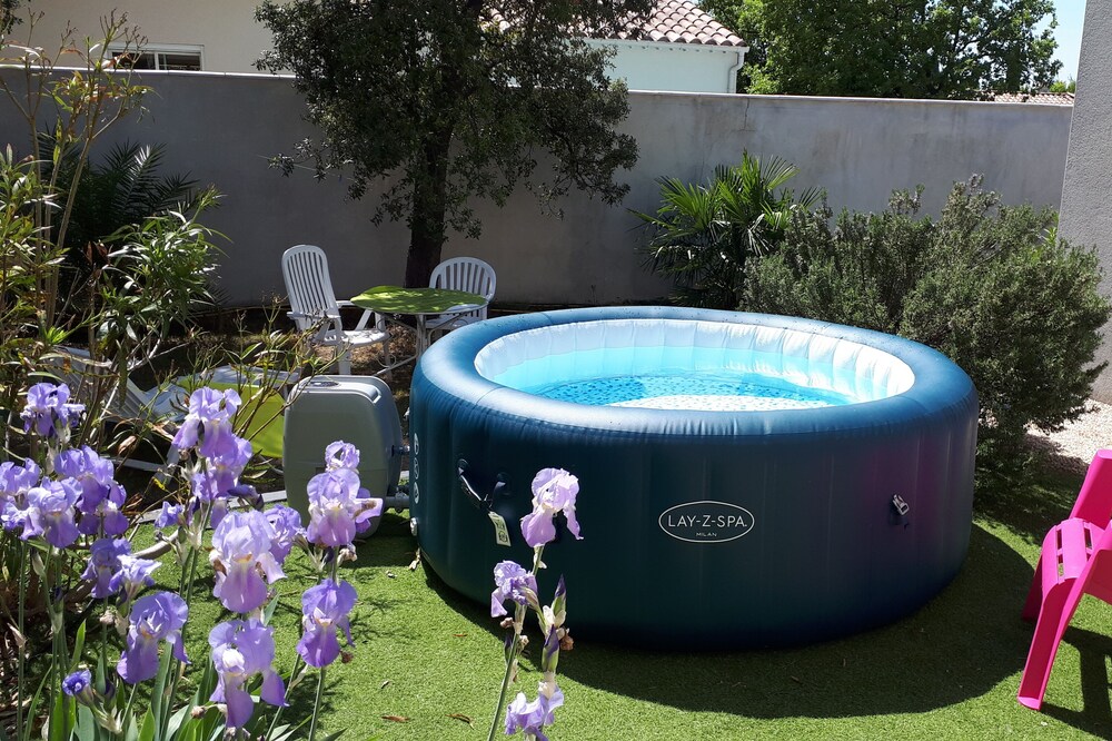 Mignon appartement, avec Jacuzzi et Jardin privés