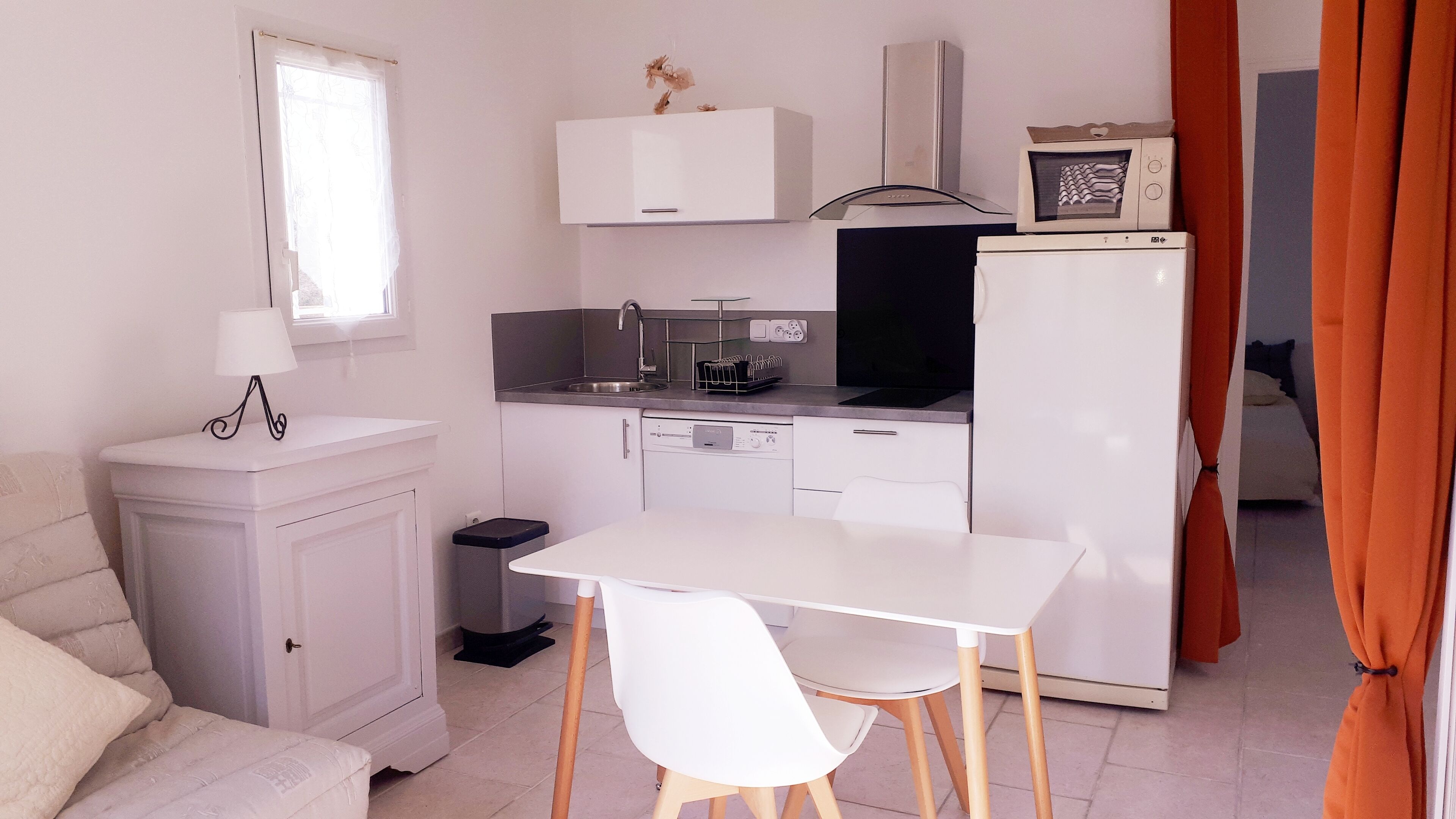 Mignon appartement, avec Jacuzzi et Jardin privés