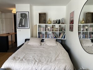 1 chambre, bureau, fer et planche à repasser, Wi-Fi gratuit