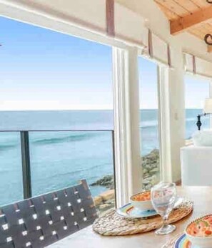 Dining - Casa Pacifica, Beachfront w/Fire Ring in Sand (Oceanside)