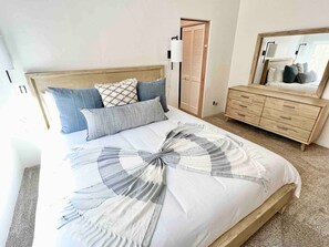 2 Schlafzimmer, Schreibtisch, Bügeleisen/Bügelbrett, WLAN