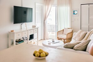 Living area - Surfside Beach Condo with Ocean Views, Pool & Easy Beach Access, Pets welcome (Surfside Beach)