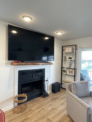 スマートテレビ、暖炉