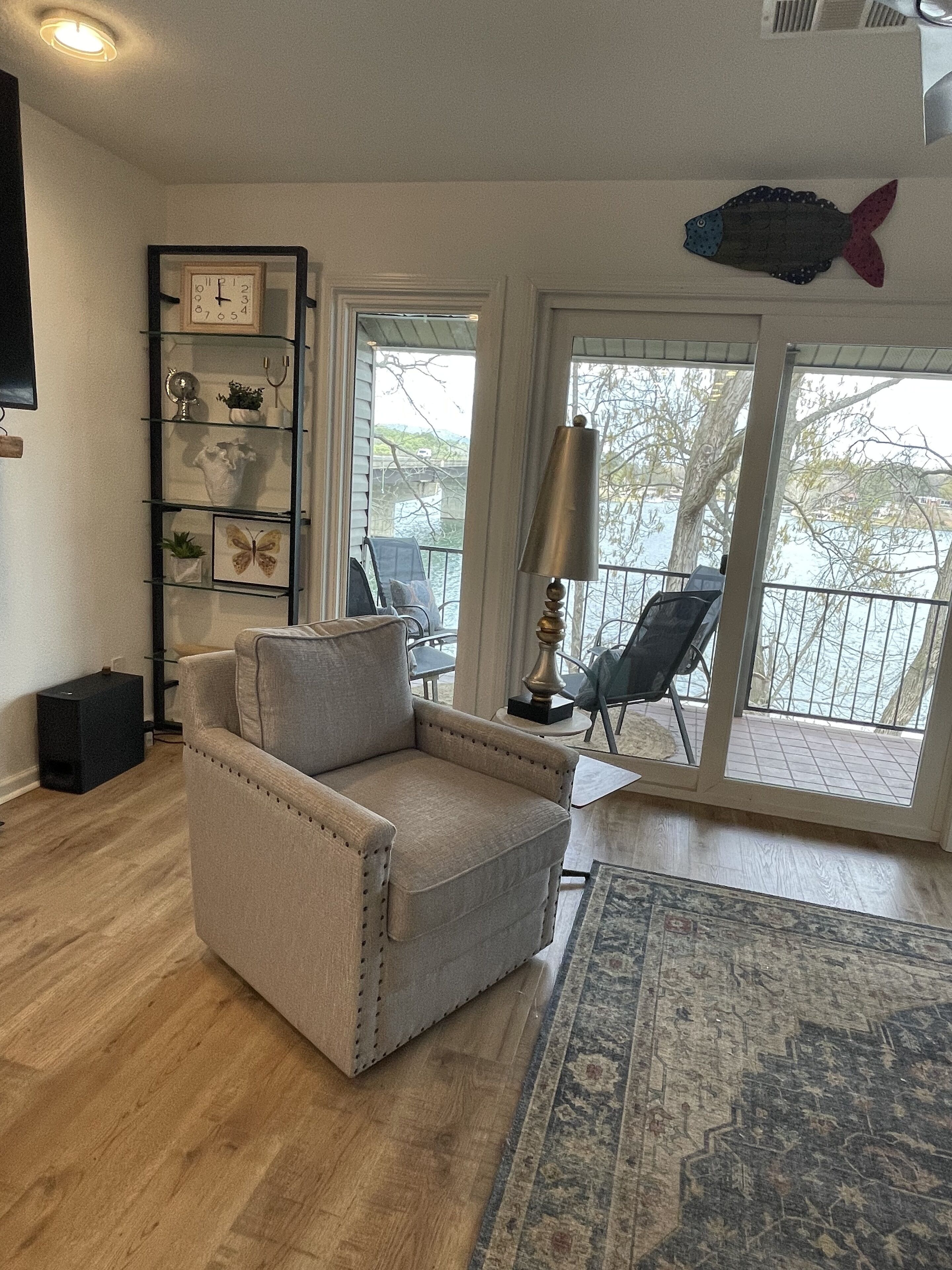 Beautiful Lakefront Condo