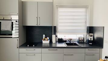 Kühlschrank, Ofen, Herdplatte, Geschirrspüler